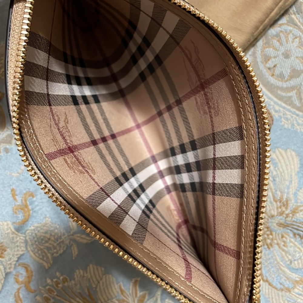 BNWT Burberry Wristlet Clutch